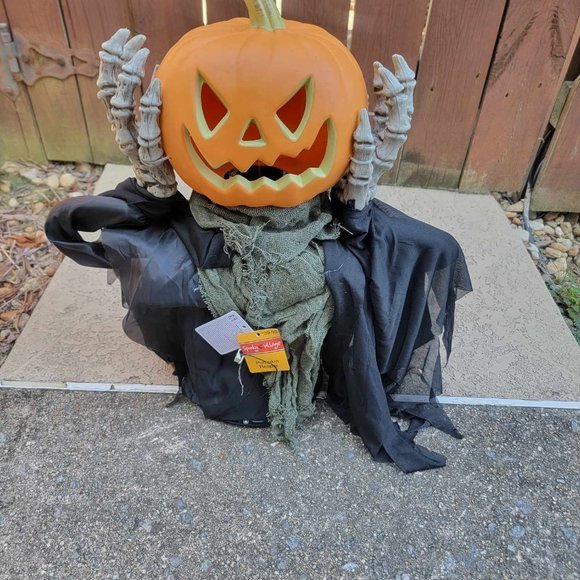Pumpkin Reaper 18" Electronic Halloween Greeter - Speaks Moves & Lights Up - NWT - Picture 14 of 14